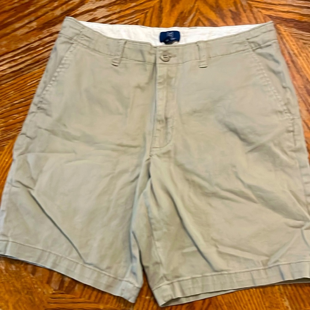 Men’s size 32 khaki shorts
